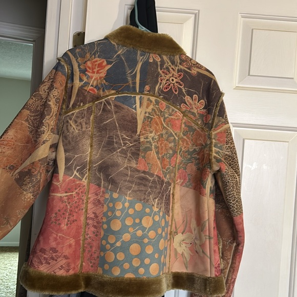 Coldwater Creek Women’s Faux Shearling Jacket size M/L Patchwork Print. - Picture 3 of 3